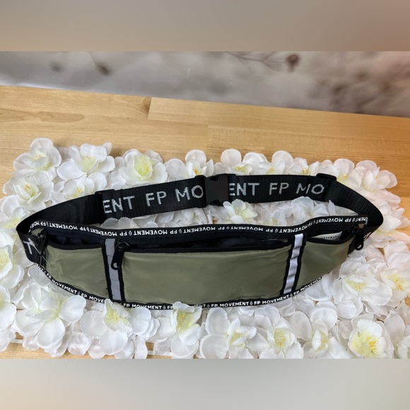 Free People NEW 3 Pocket Runner Belt Bag Olive & Black Waist Pack - Picture 4 of 7